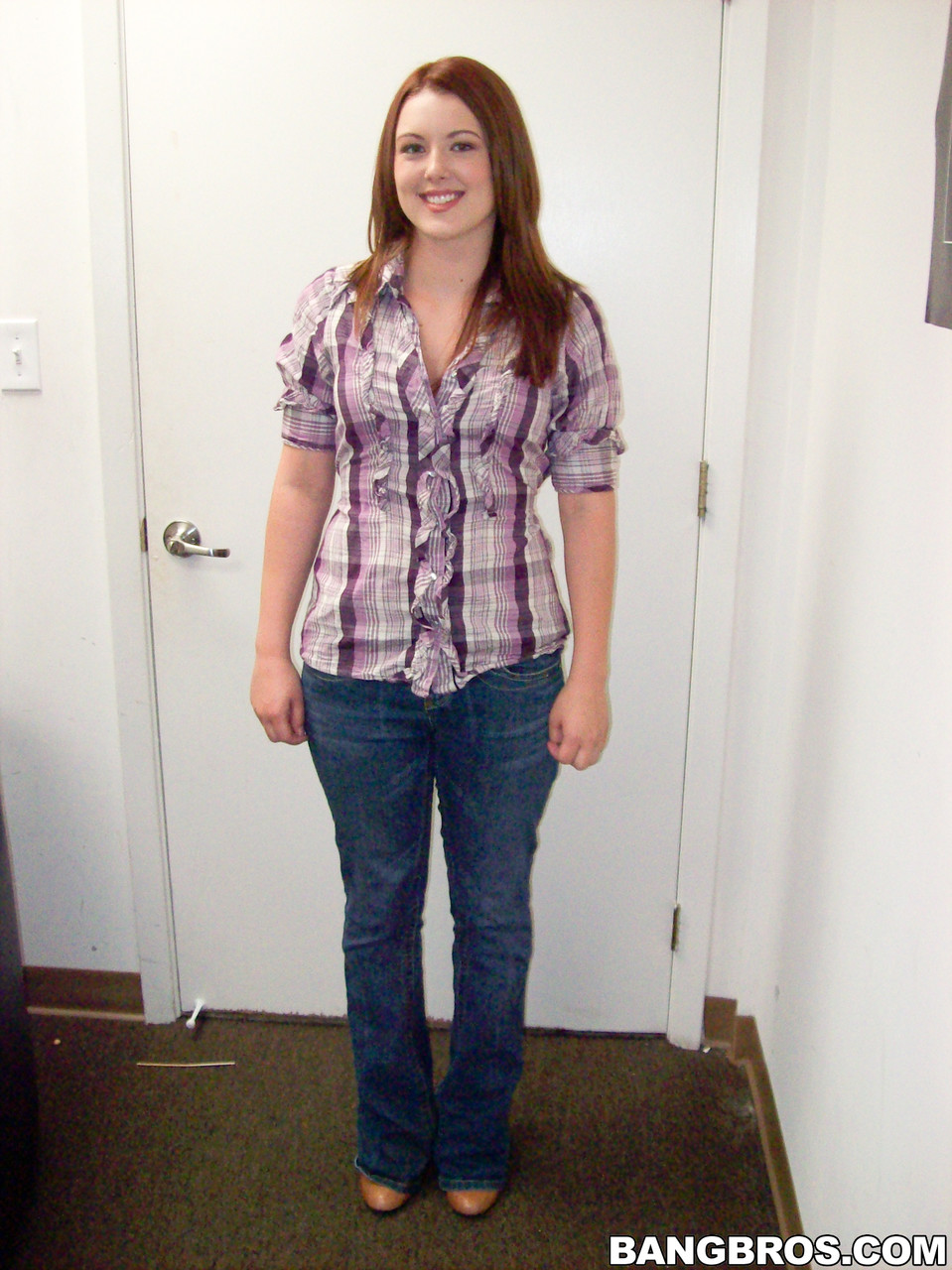 Redheaded Amateur Cammie Fox Bares Lovely Body & Shows Shaved Pussy