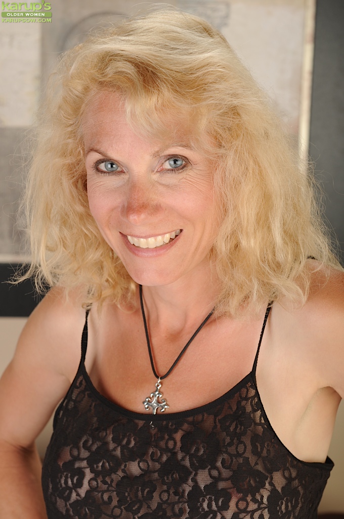 Shay Nollen, Mature Lady, Strips Lingerie And Toys Shaved Cunt