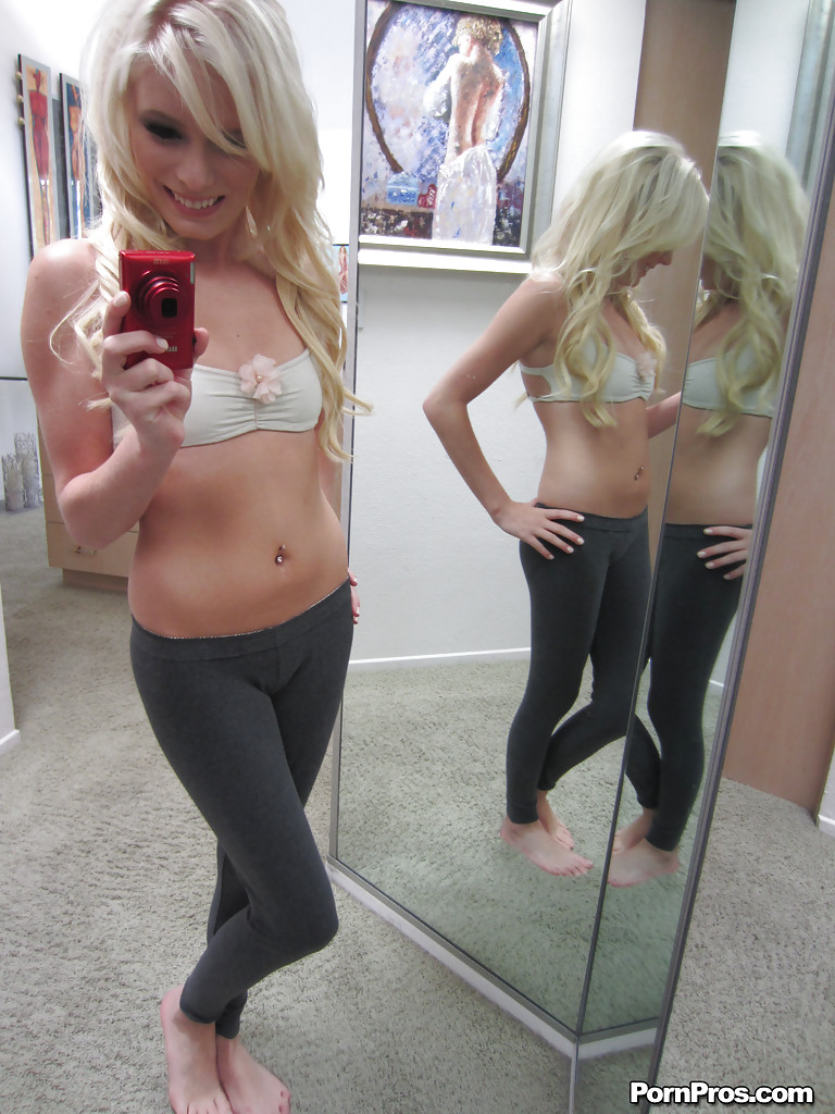 Любительская Блондинка Элайна Рэй Снимается Голой В Snapchat Во Возбуждении