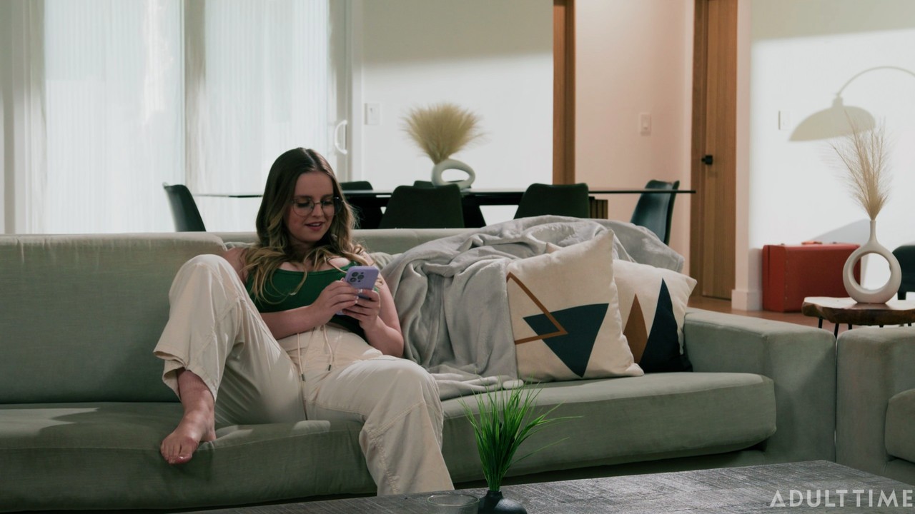 Codi Vore Se Hace Lamer Y Follar En El Sofá