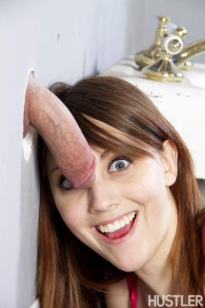 Pequena Estrela Pornô Nickey Huntsman Chupa Pica No Gloryhole Do Banheiro