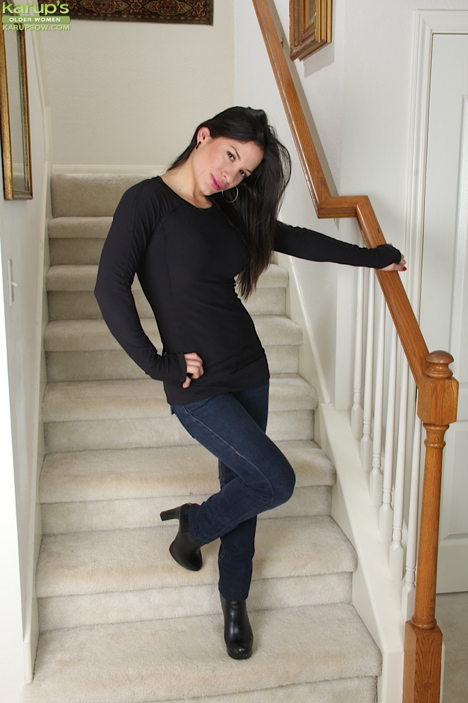 疯狂的拉丁熟女伊莎贝拉·罗德里格斯拥有漂亮胸部