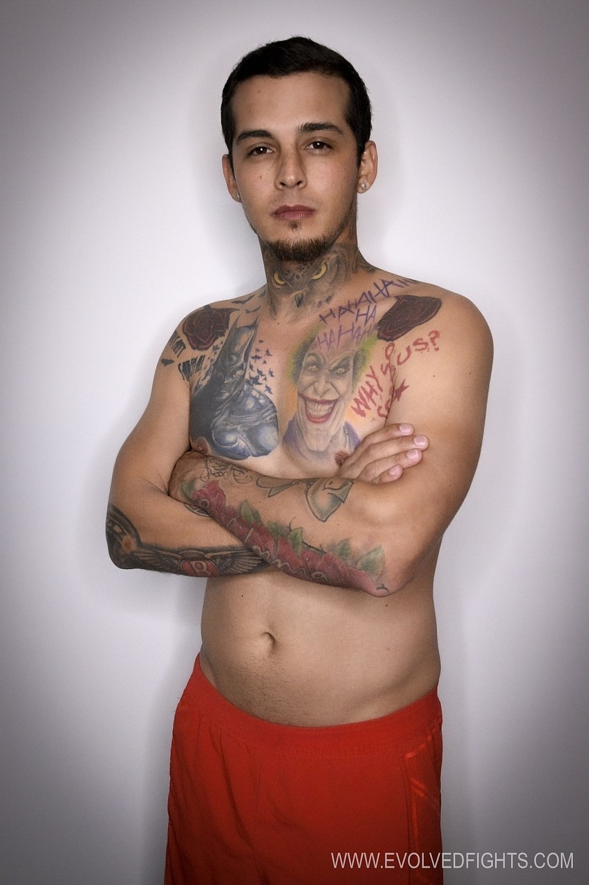 纹身美女莉迪亚·布莱克在摔跤比赛后被干