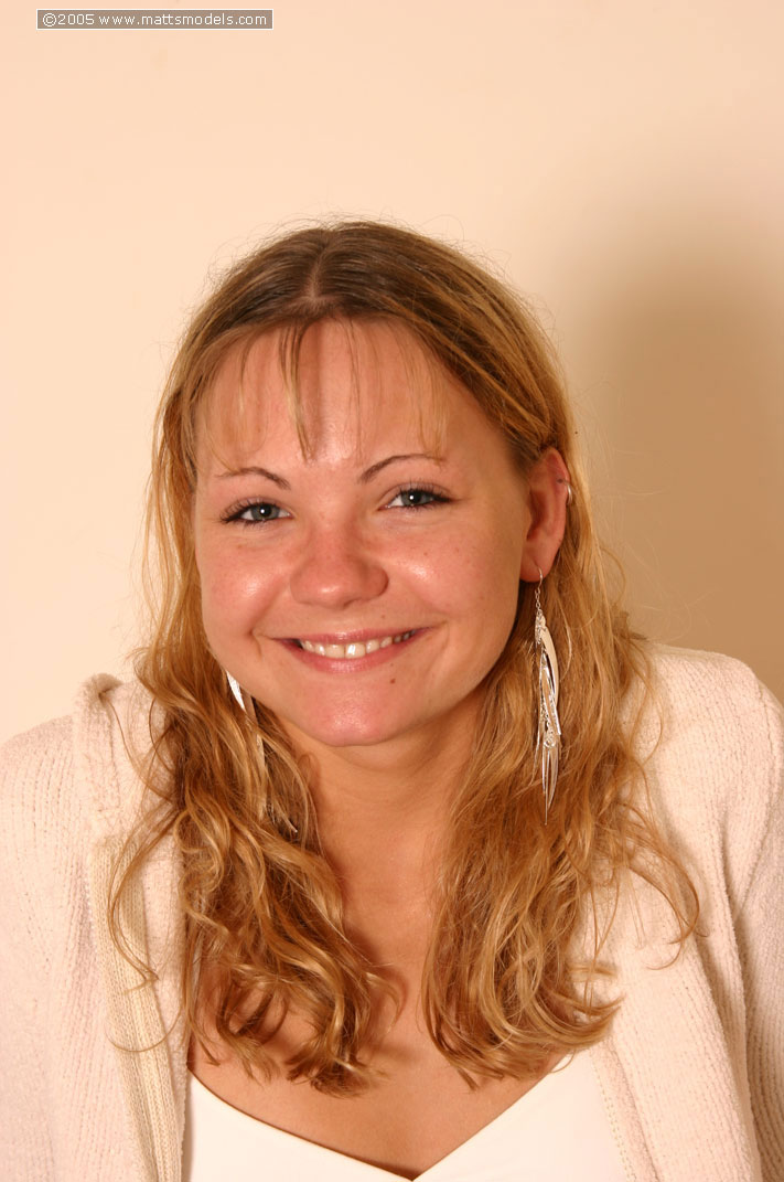 Blonde Skylynn Confidently Strips Naked On Bed