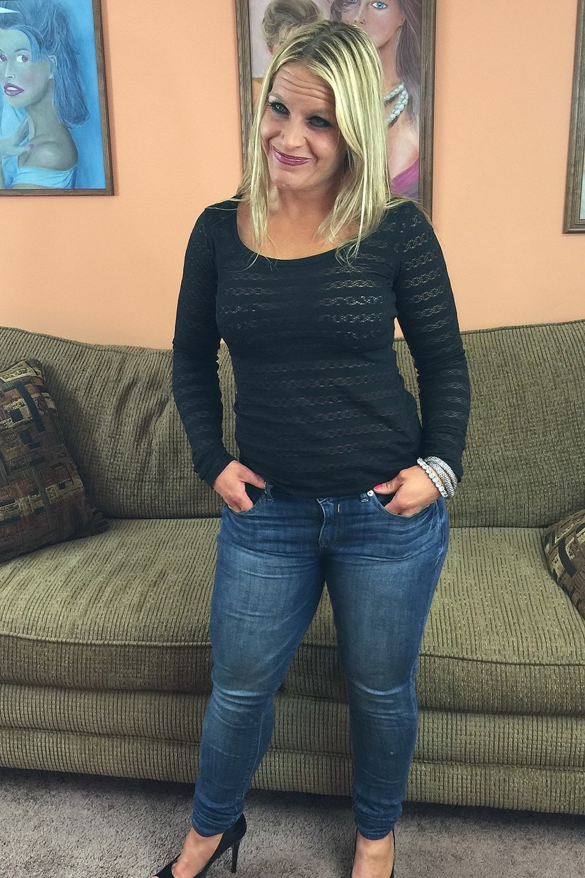 Skylar Rae: Chubby Blonde Strips Naked For Pov Blowjob