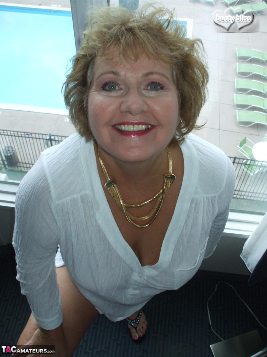 Chubby Older Lady Busty Bliss Gives Oral Sex On Bed