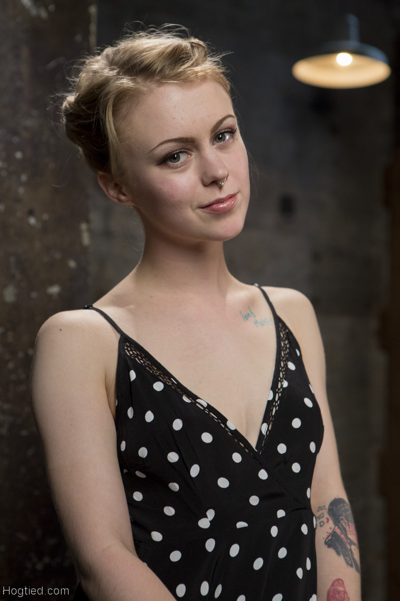 Blonde Anna Tyler Dildo Fucked And Fingered In Bondage