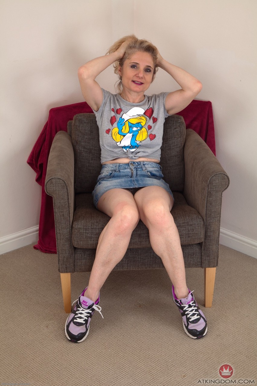 Isabella Diana, Mature Blonde, Gets Nude And Spreads Her Extremely Hairy Pussy