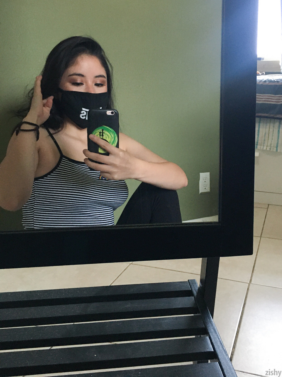 Sexy Brunette Shows Off Beautiful Big Boobs In Hot Quarantine Self Shots