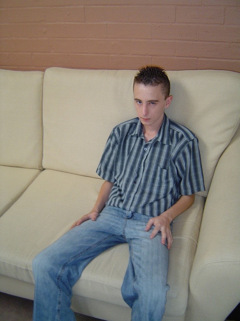 Gay Amateur Corey Puede Masturbarse En La Cama