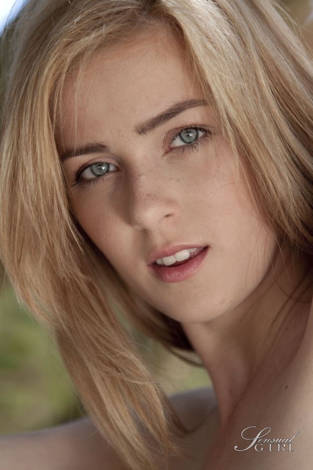 Abigaile Johnson, Naked Blonde Girl With Pretty Smile