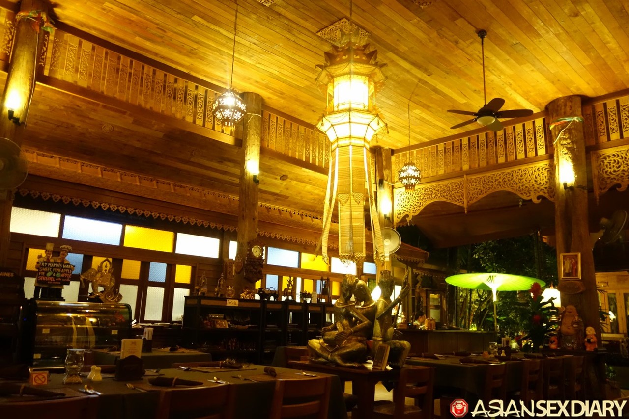 亞洲翹臀美女 Jieb 口交後享受狂野主觀鏡頭性愛