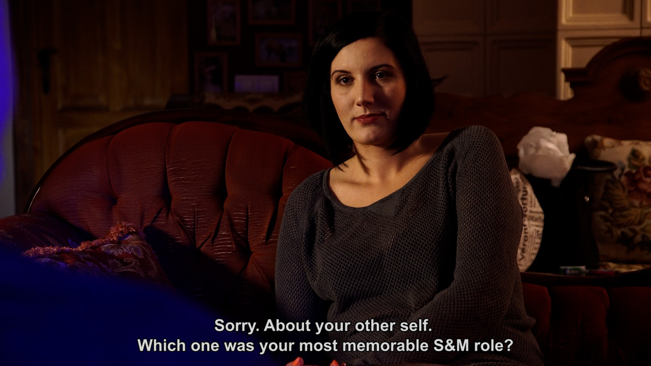 豐滿業餘棕髮女在地牢被主人嚴厲打屁股