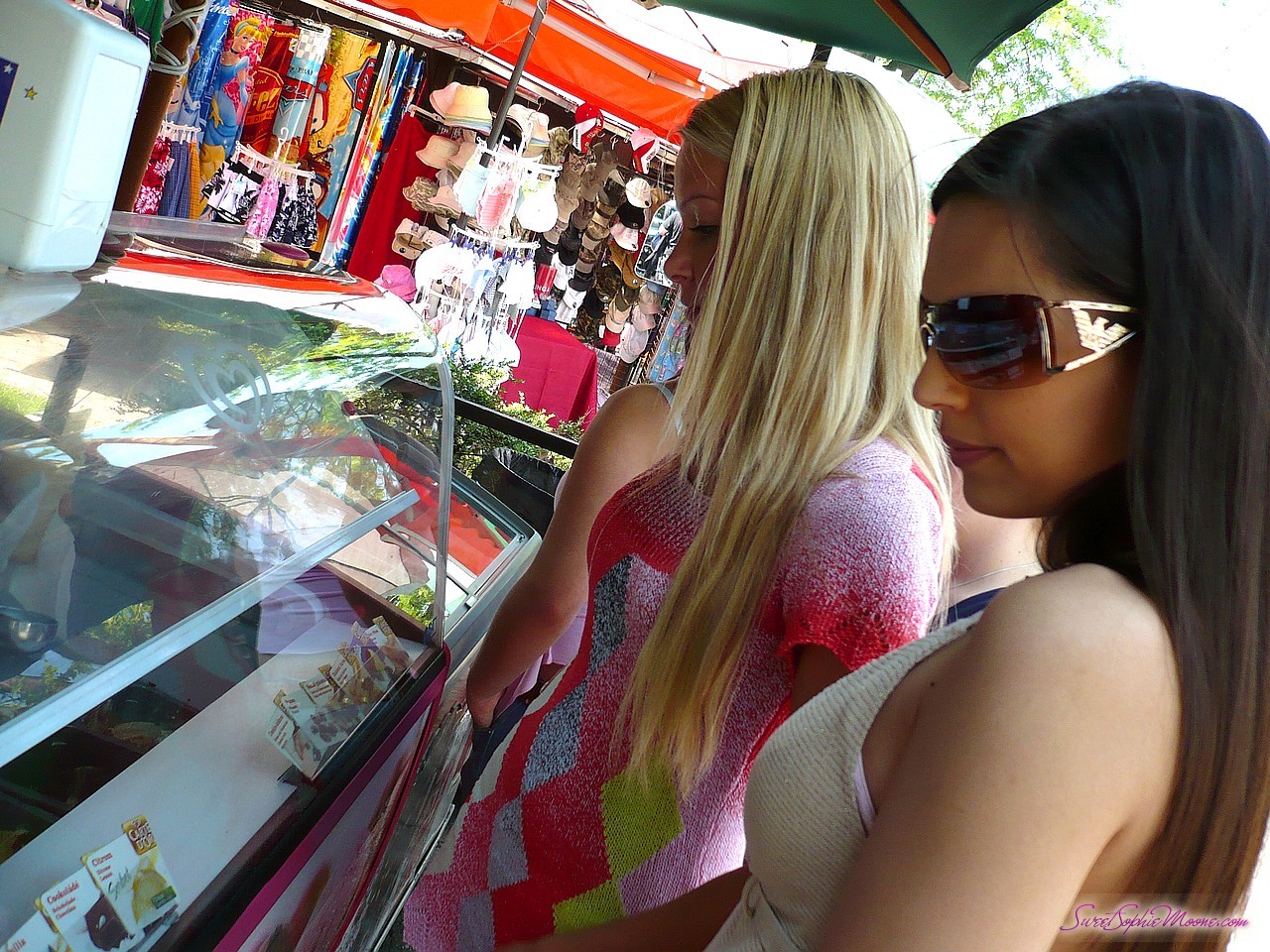 الحلوة صوفي مون وإيف أنجل في الشهوة المثلية