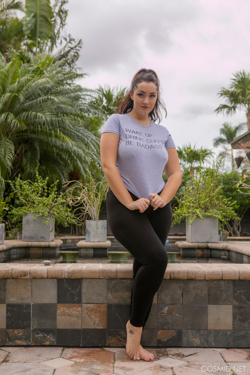 Amateur BBW Lexi Lloyd Strips Black Leggings To Stand Naked