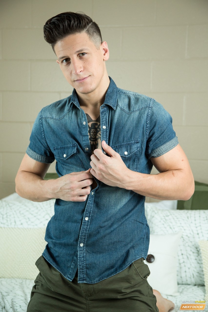 Muscular Dalton Riley In Wild Gay Anal Threesome