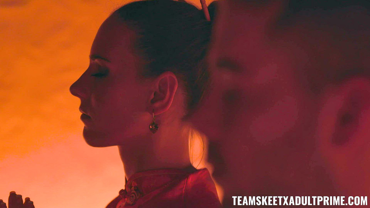 चेक टीन मिया मेलोन अपने रोमांटिक डेट द्वारा मोमबत्ती की रोशनी में चुदाई करवाती है