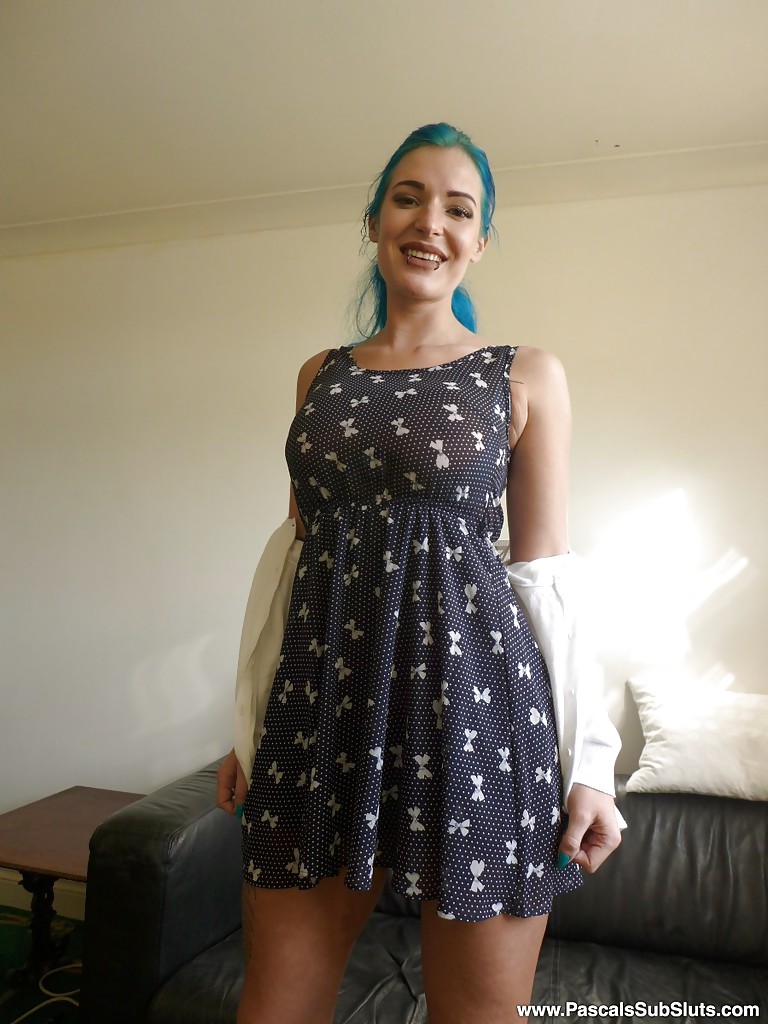 Tattooed European Amateur Bares Inked Body After Undressing