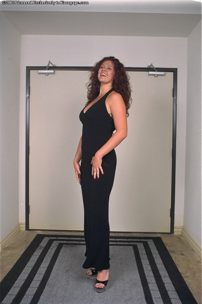 Brunette Big Tit Fatty Autumn Shows Her Nasty Little Twat