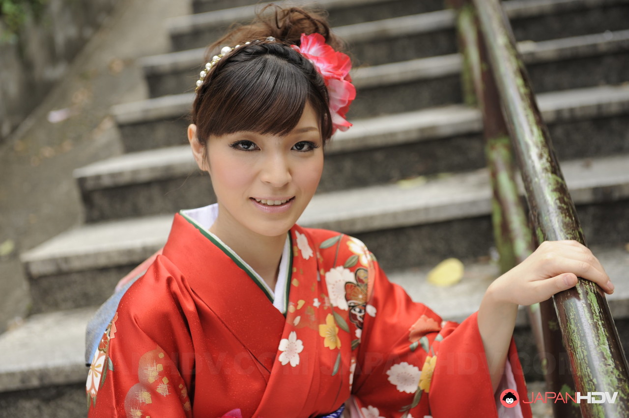 Japanese Beauty Yuria Tominaga Flaunts Her Bush in Traditional Kimono