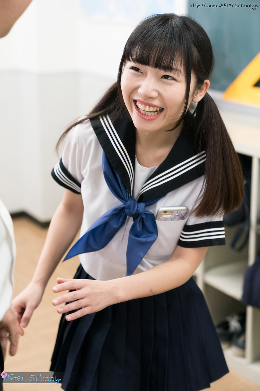 Cute Japanese Schoolgirl Lifts Skirt To Masturbate For Teacher In Class
