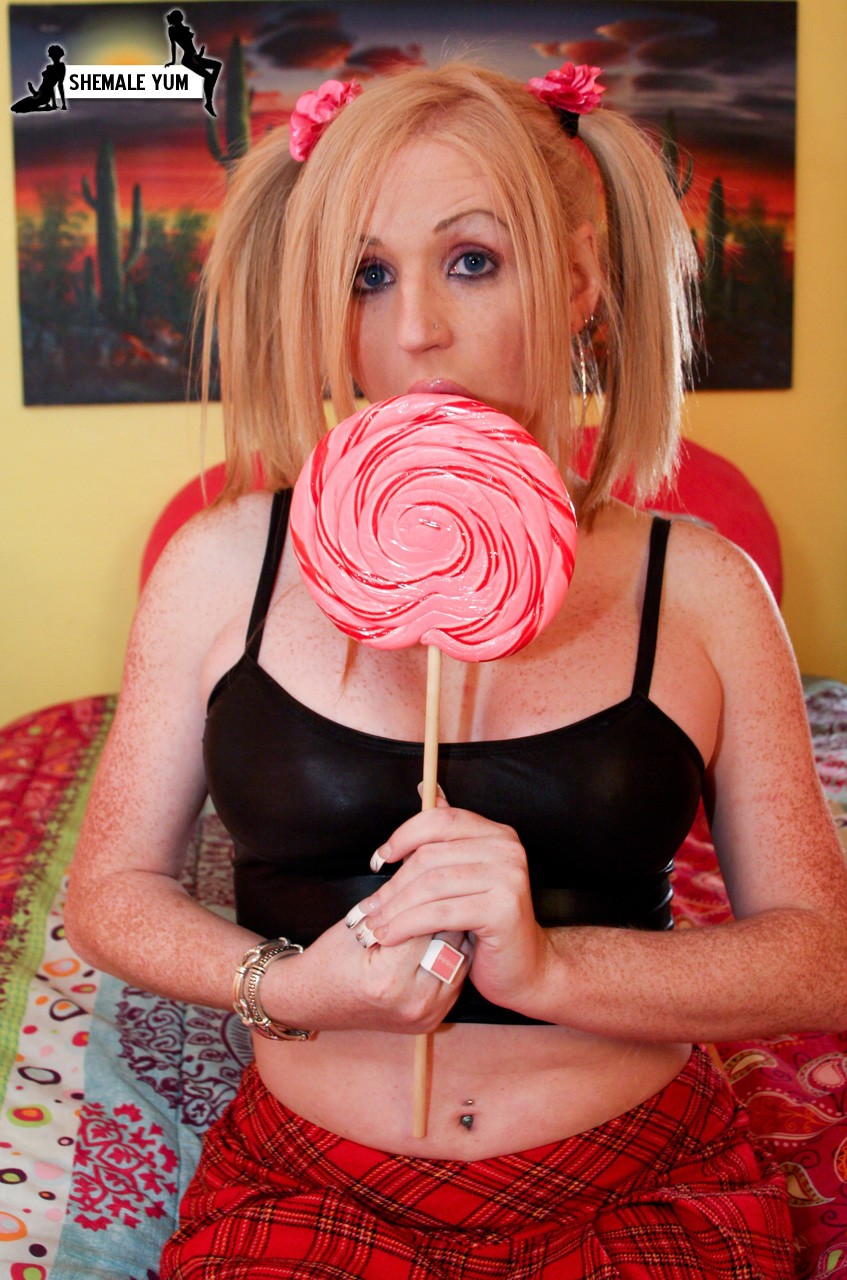 Hot Gallery Featuring Juliette Stray With Grooby Girls