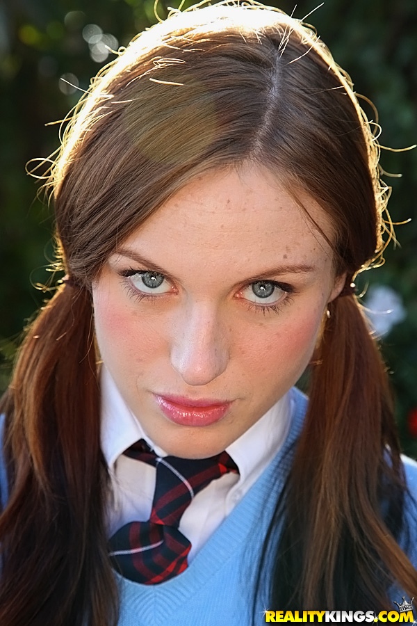 Подросток В Косичках И Гольфах Соблазняет Отчима За Завтраком