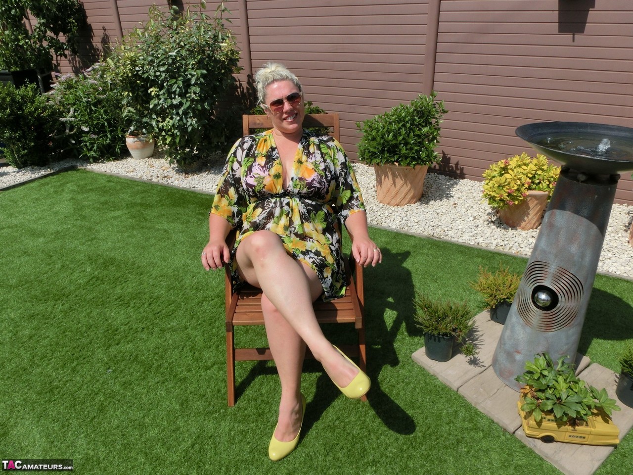 Blonde Barby With Big Tits Peels Off Bikini And Fingers Her Pussy