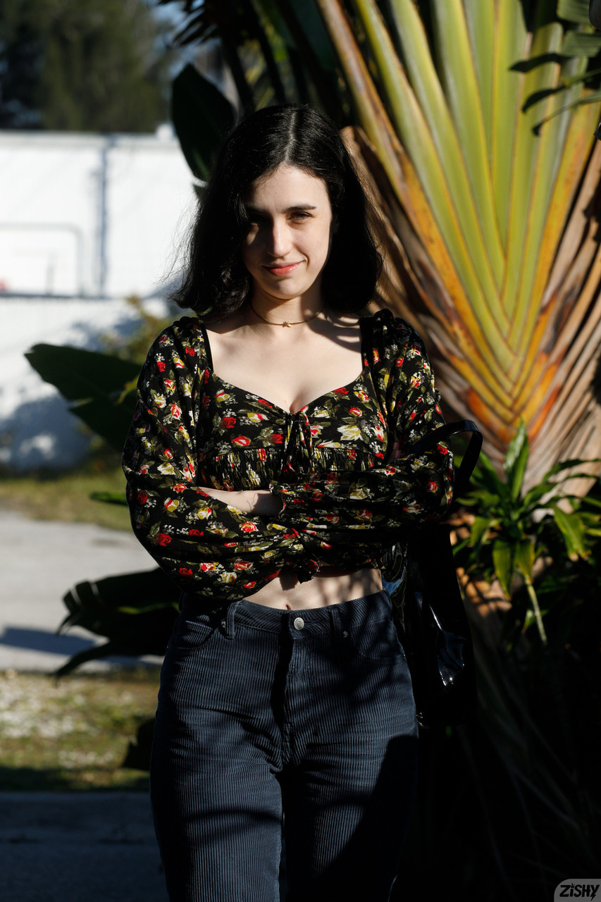 Ukrainian Babe Giulia Wylde Flaunts Juicy Natural Tits And Big Ass