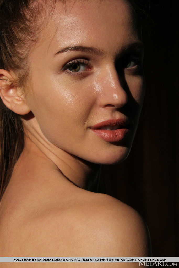 Teen Model Holly Haim Gets Naked At Night While Wearing Footwear