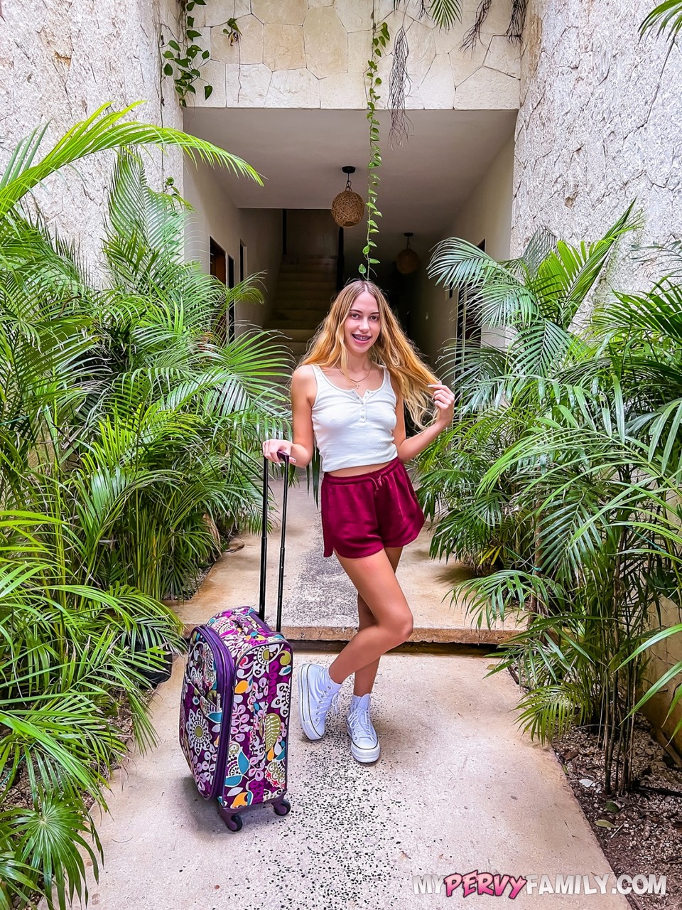 جنس عطلة بمنظور الشخص الأول مع المراهقة الشقراء خلوي كابري وأخيها غير الشقيق