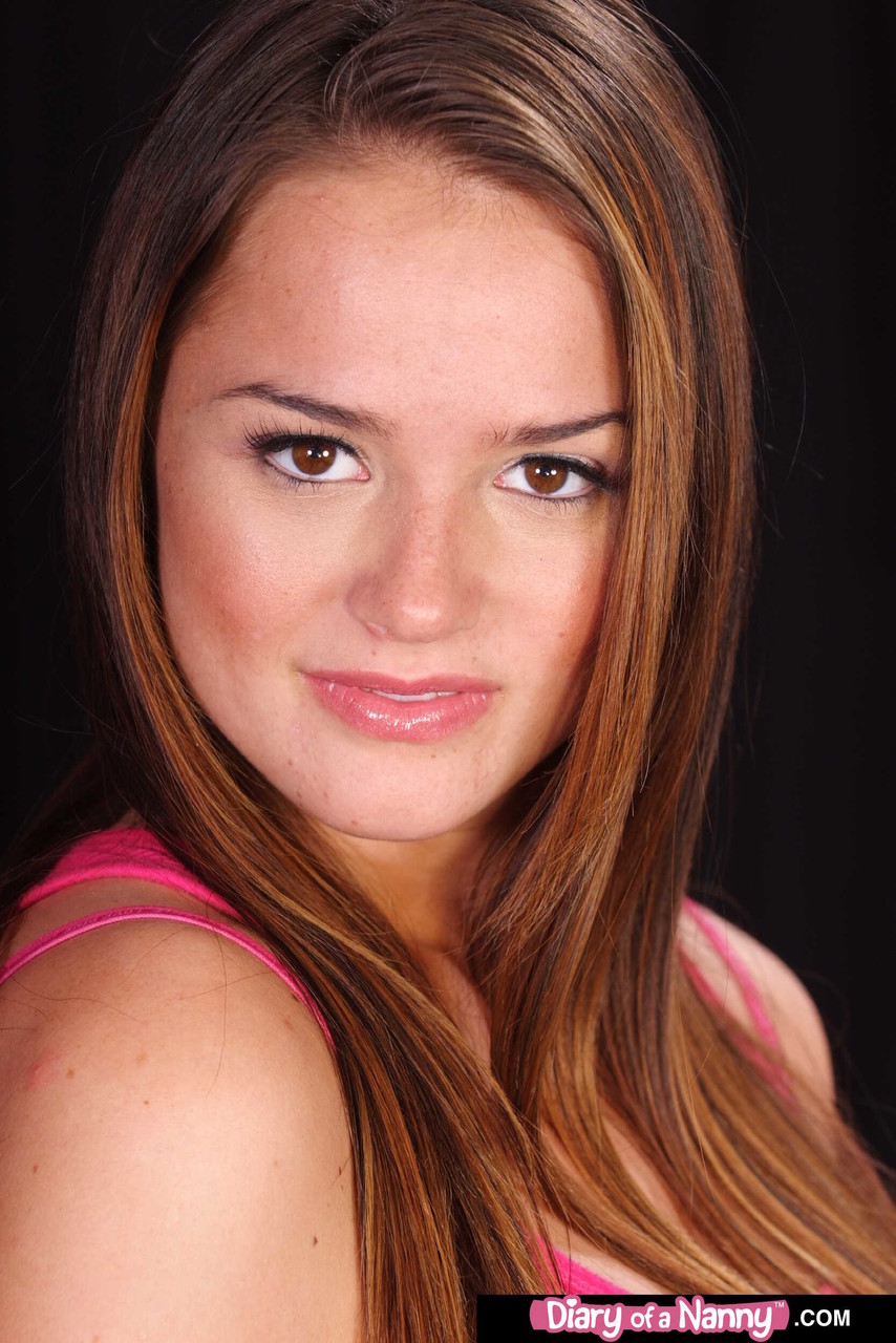 टोरी ब्लैक नग्न थ्रीसम भूरी बालों वाली क्यूटी के साथ ज़ोर से चुदाई