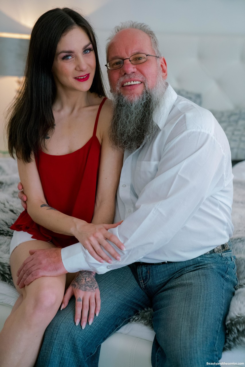 Skinny Brunette Babe Lulu Gun 69 And Fucked By Old Bearded Dude
