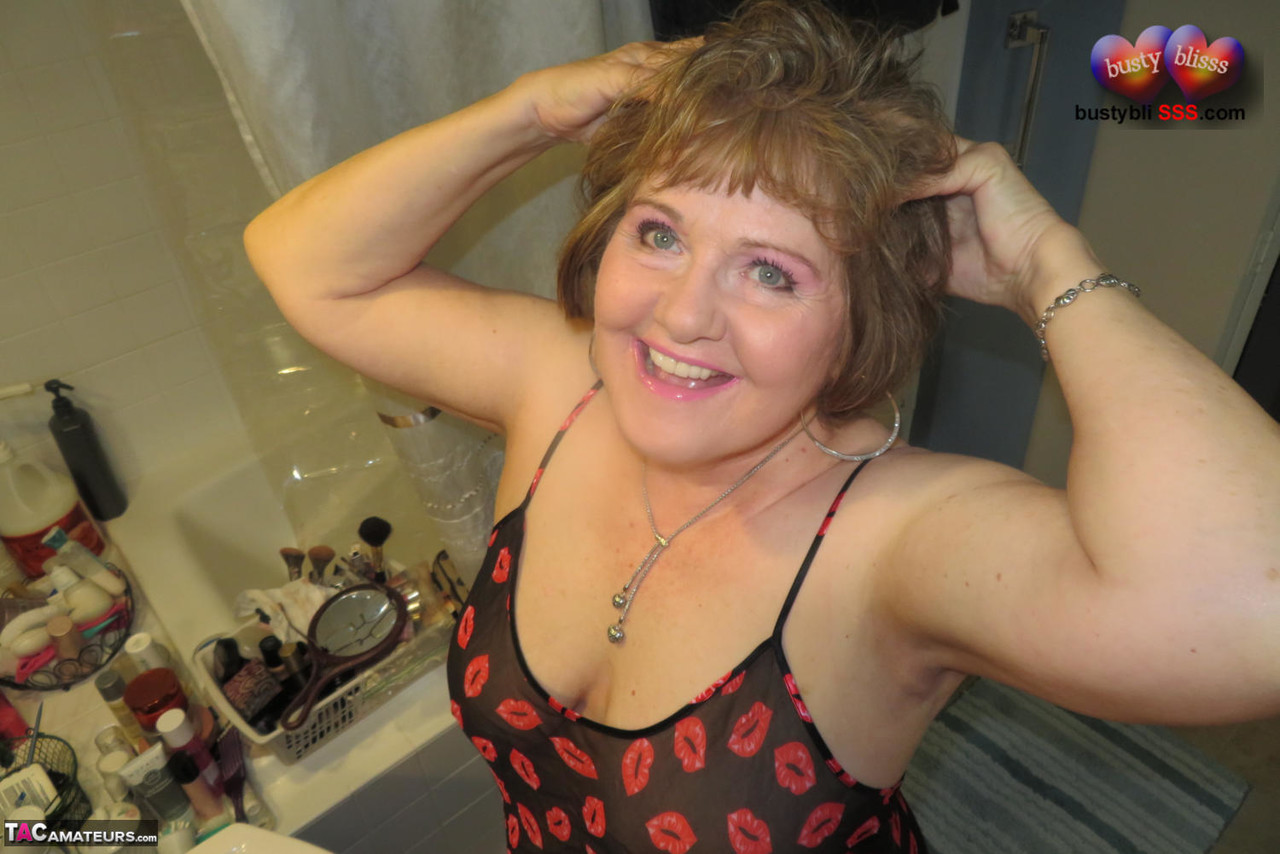 Busty Bliss Unveils Her Natural Tits In Pov Action