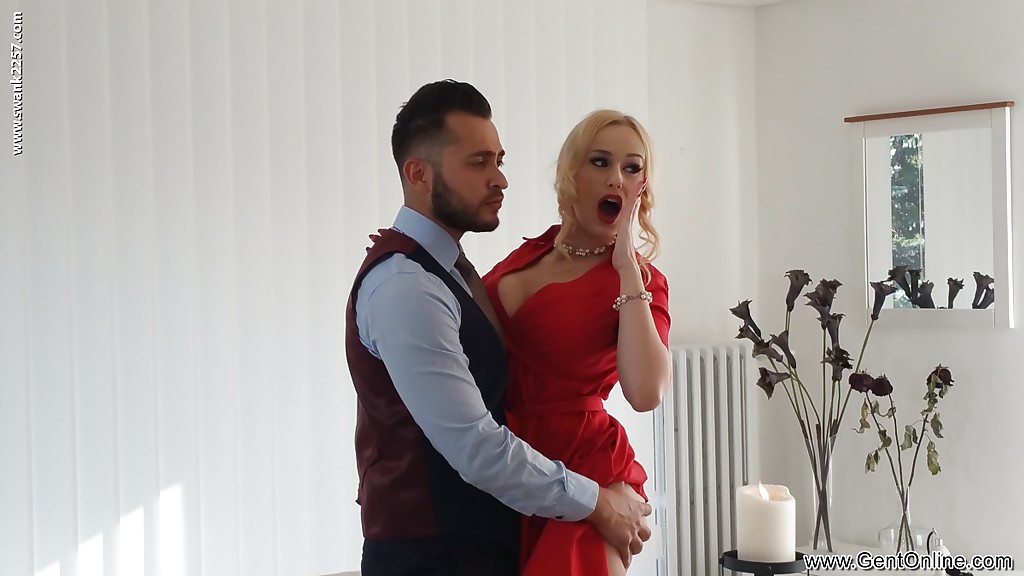 Loira Busty Angel Wicky Fazendo Sexo De Peitos Depois De Sexo Com Meias