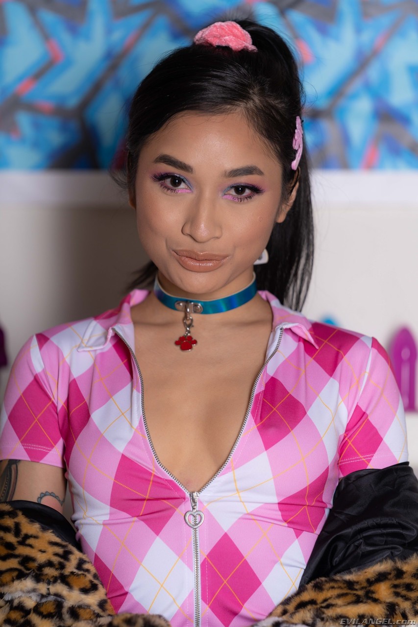 Ponytailed Babe Avery Black Rough Face Fuck After Big Ass Flaunt