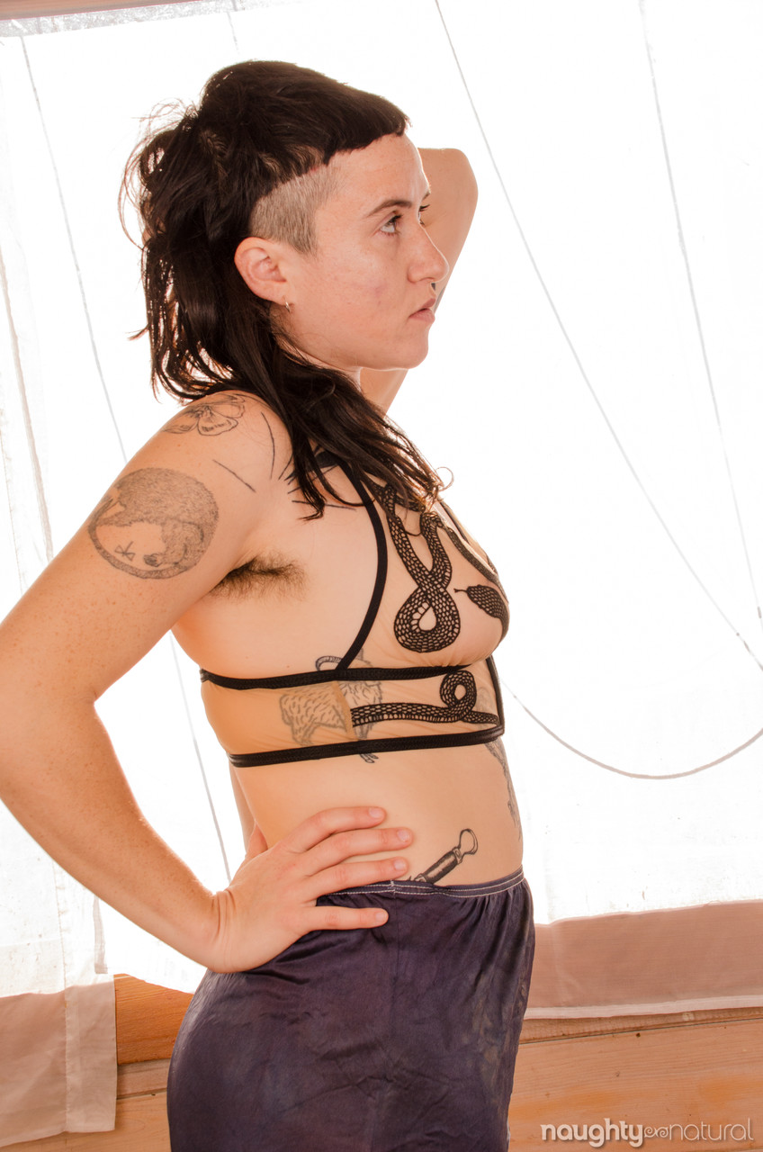 Tattooed Babe With A Big Ass Esme Elliot Spreads Her Hairy Pussy In A Solo