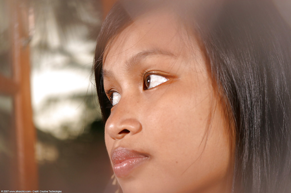 Cute Asian Amateur Lily Undressing To Show Off Shaved Vagina