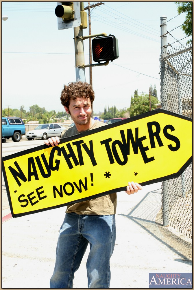 性感熟女Kayla Synz 圆乳被搭讪后激烈干翻