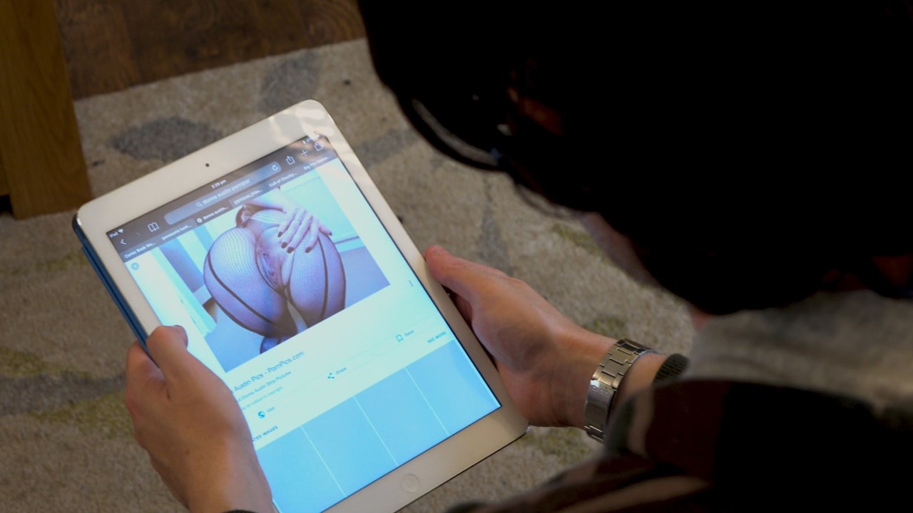 Amateur Nerd Eats Hot Girl's Twat And Fills It With His Boner