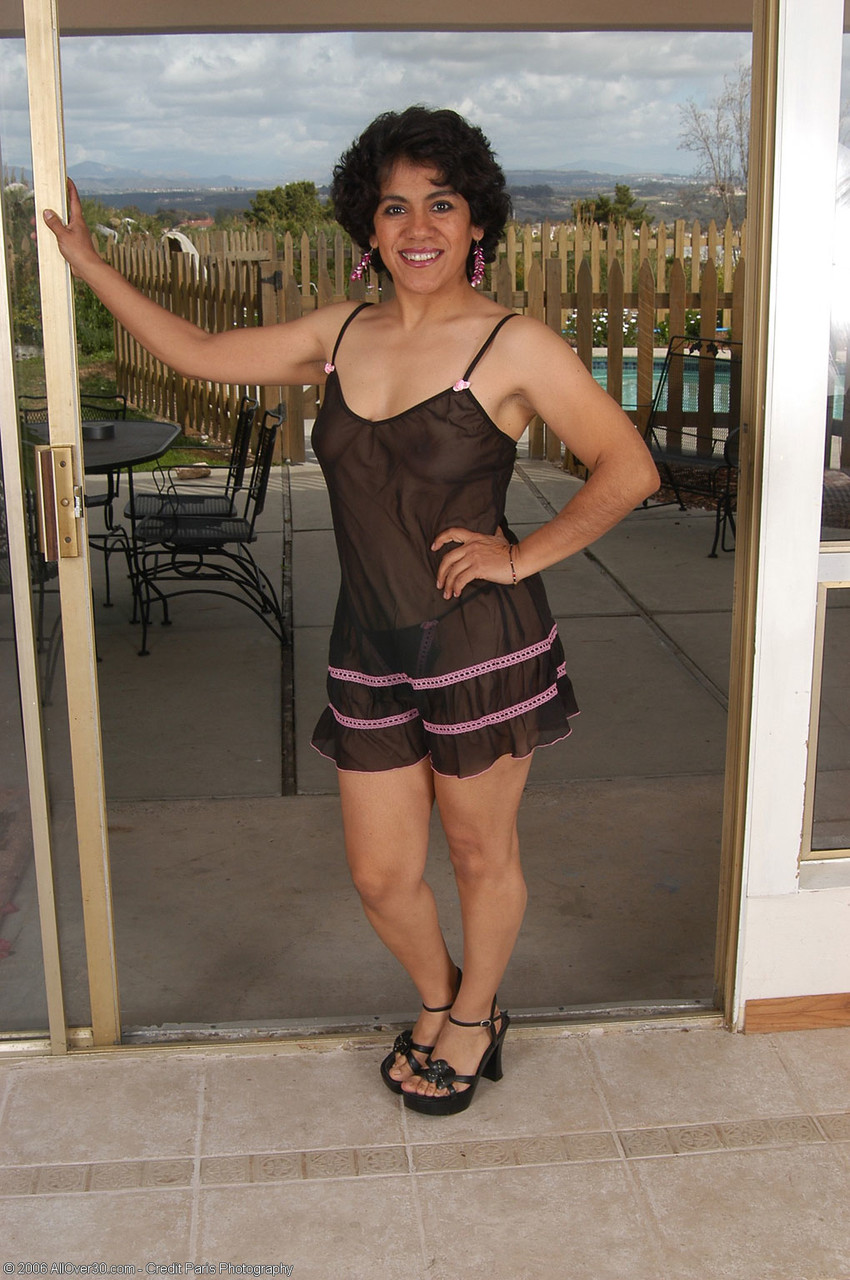 Curly-Haired Majal Strips Nightgown To Flaunt Big Ass And Bush