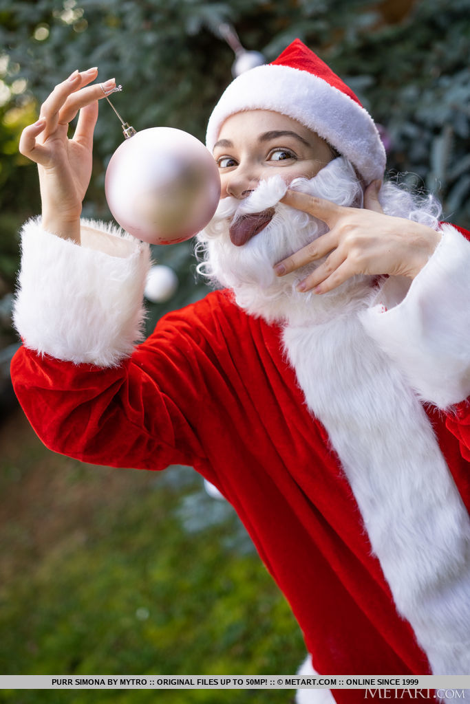 Naked Teen Purr Simona In Santa Cap And Beard