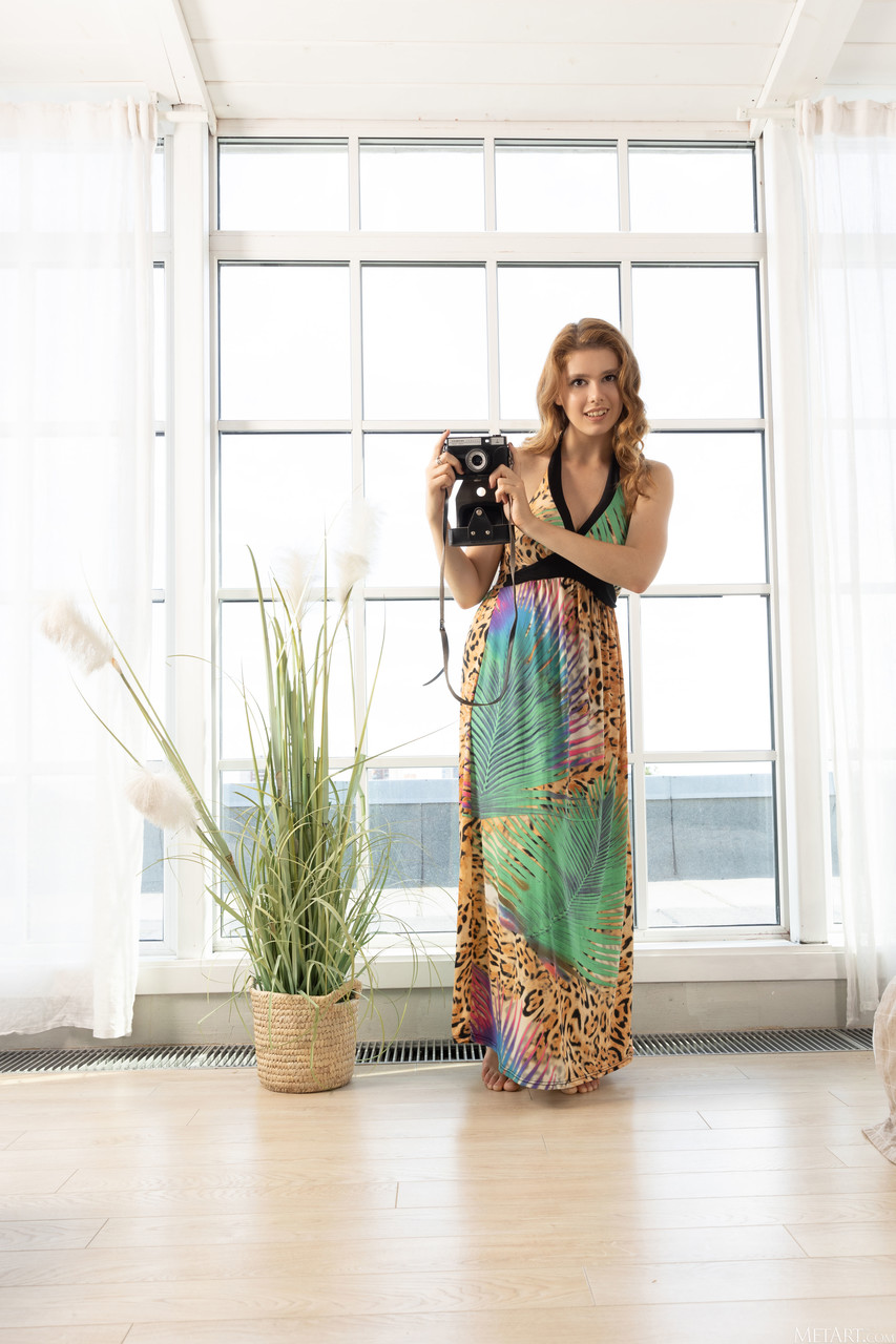 Гламурная Подросток Ариана Рейчерс Раскрывает Её Большие Сиськи И Волосатый Пах